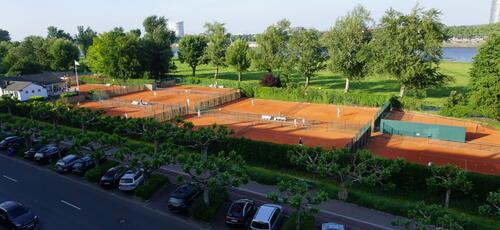 Tennis in bester Lage